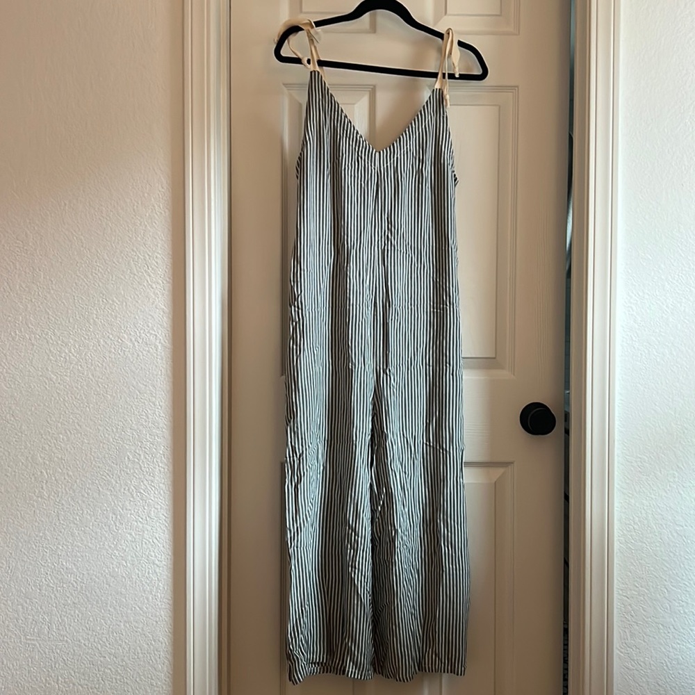 Wide leg jumpsuit